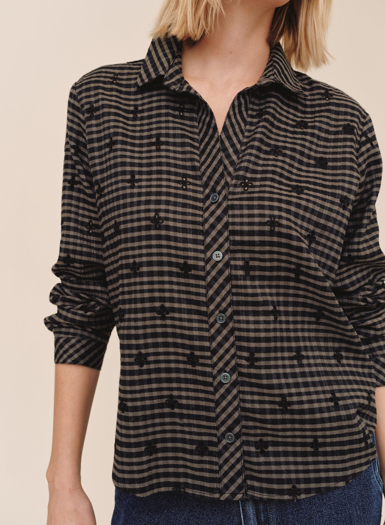 B20276-L77-304 - LONG SLEEVE CLEAN BUTTON DOWN SHIRT