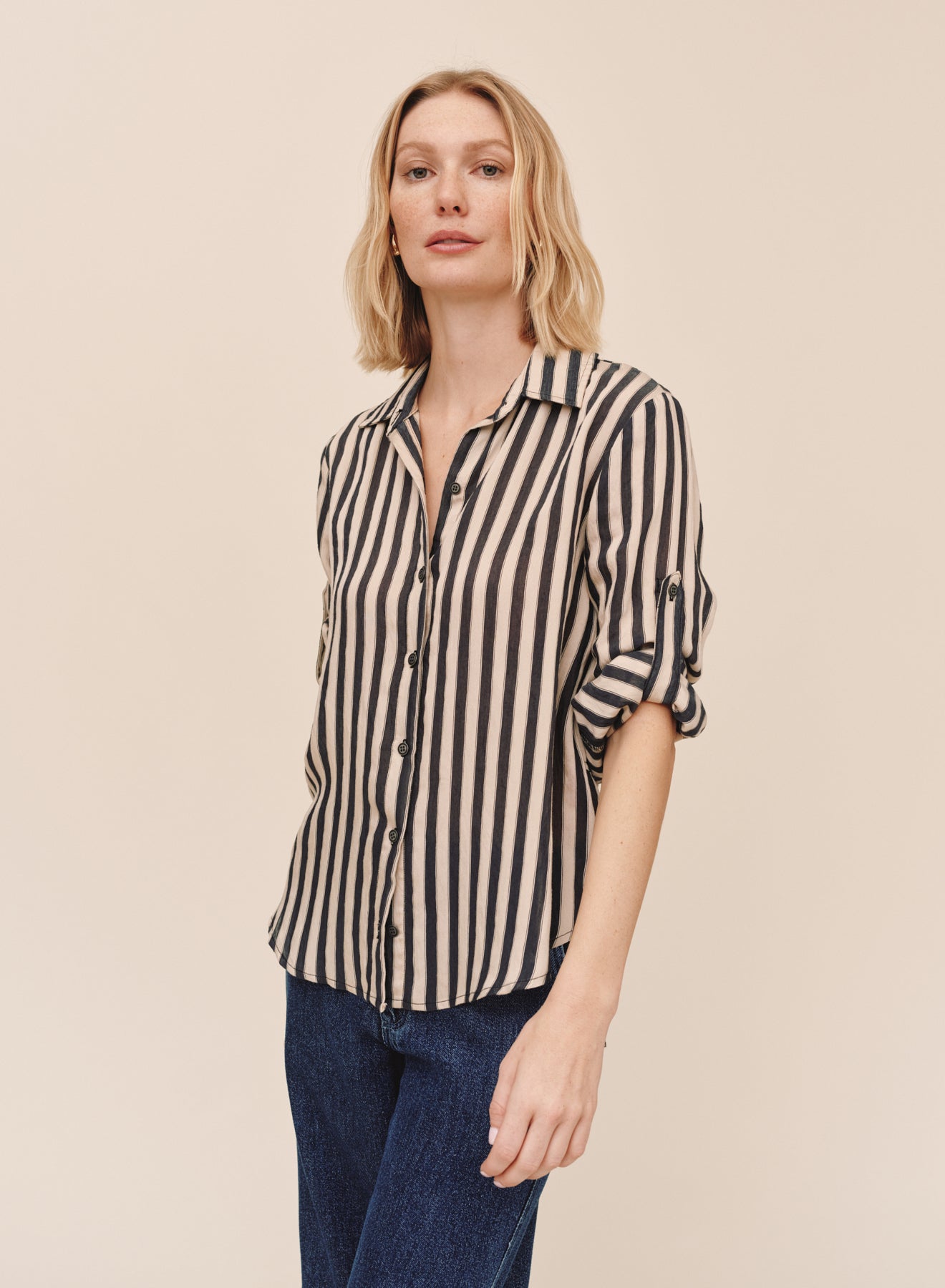 B4176-L55-304 - SPLIT BACK BUTTON DOWN