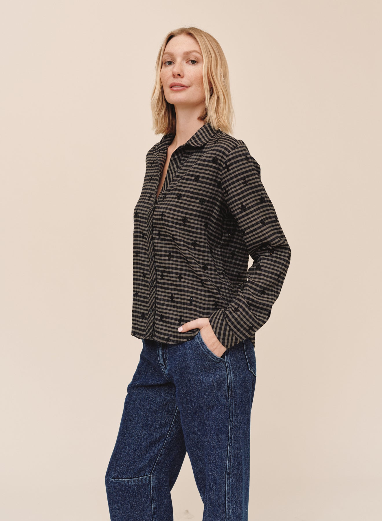 B20276-L77-304 - LONG SLEEVE CLEAN BUTTON DOWN SHIRT