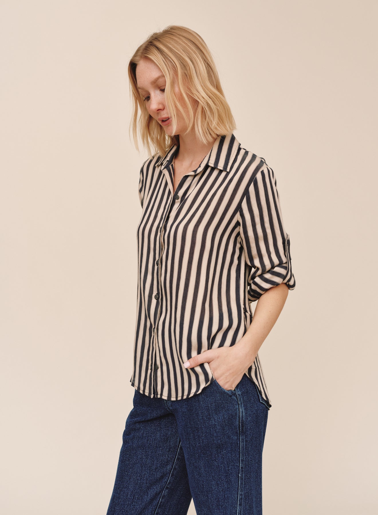 B4176-L55-304 - SPLIT BACK BUTTON DOWN