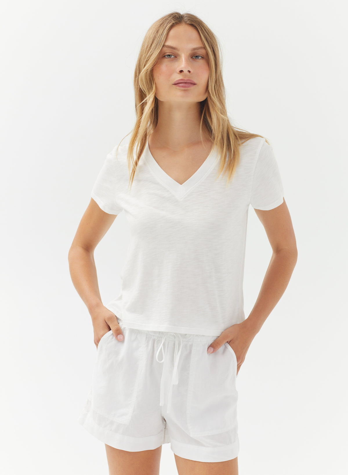 B2797-G28-302 - V-NECK TEE